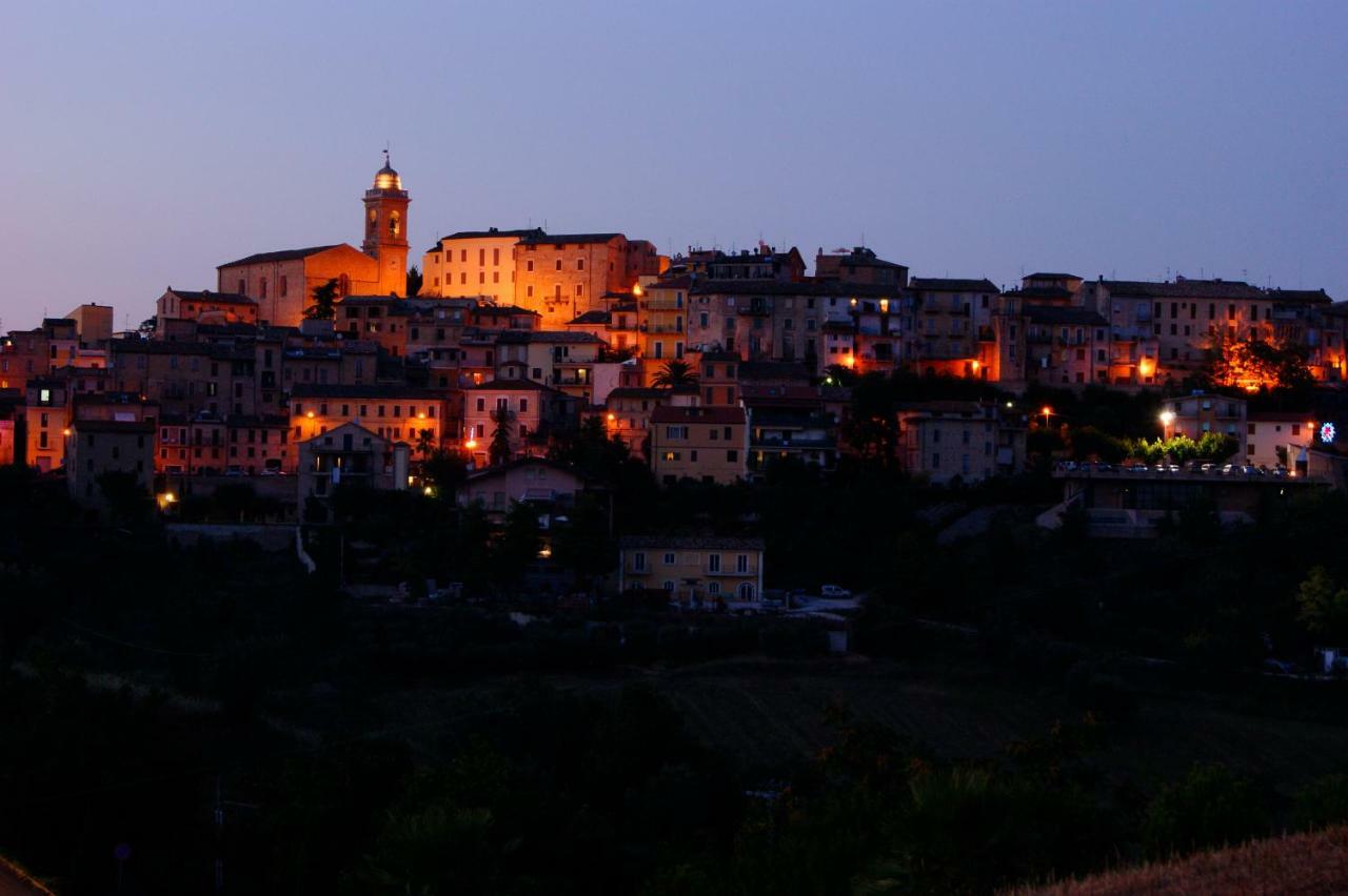 A Casa Di Desideria Hotell Monsampolo Del Tronto Eksteriør bilde